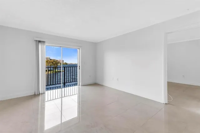 $2,000 | 4705 Northwest 7th Street, Unit 3077, Miami, FL 33126