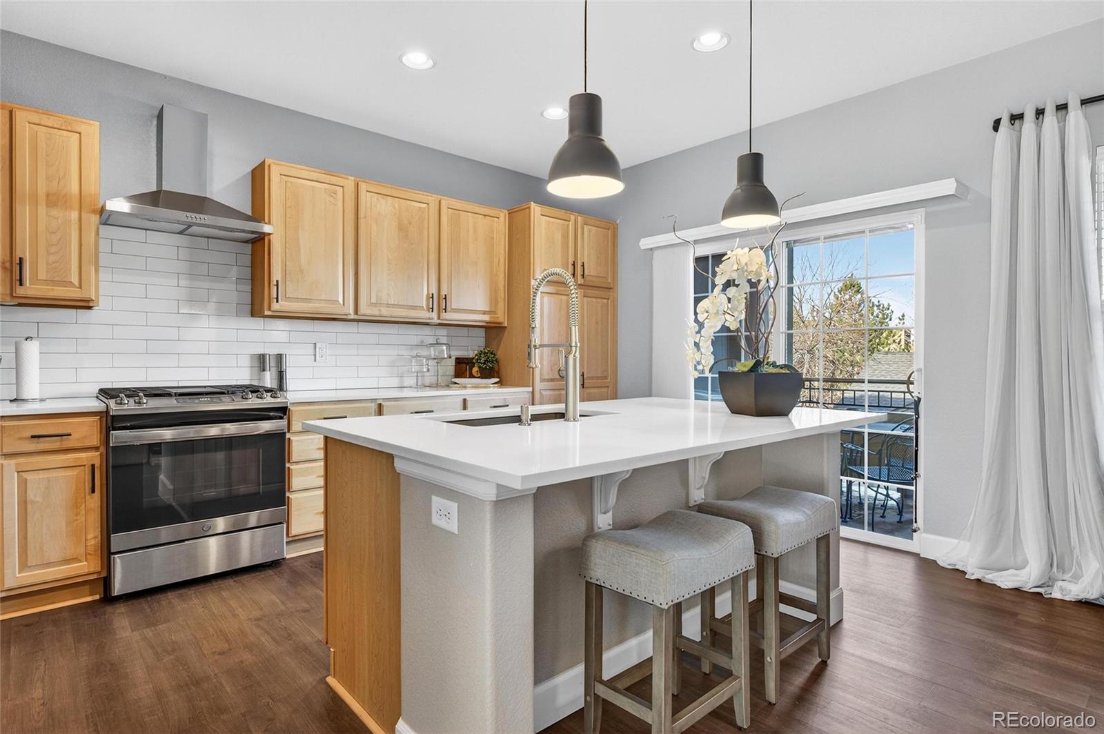 875 Brookhurst Avenue, Unit B Highlands Ranch, CO 80129 - Photo 3 of 38