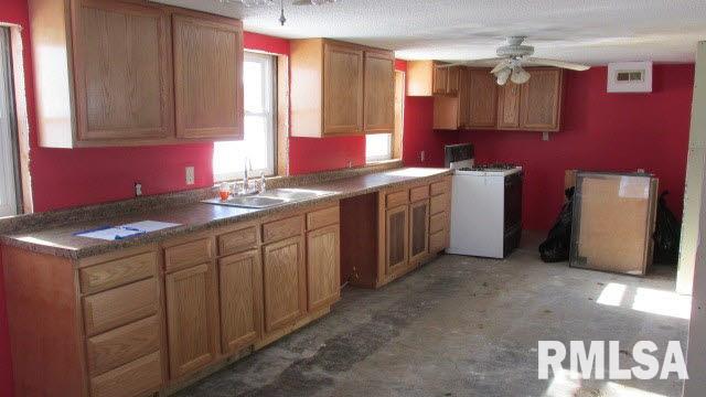 14 Jefferson Street Raleigh, IL 62977 - Photo 4 of 17 Gallery Image 4