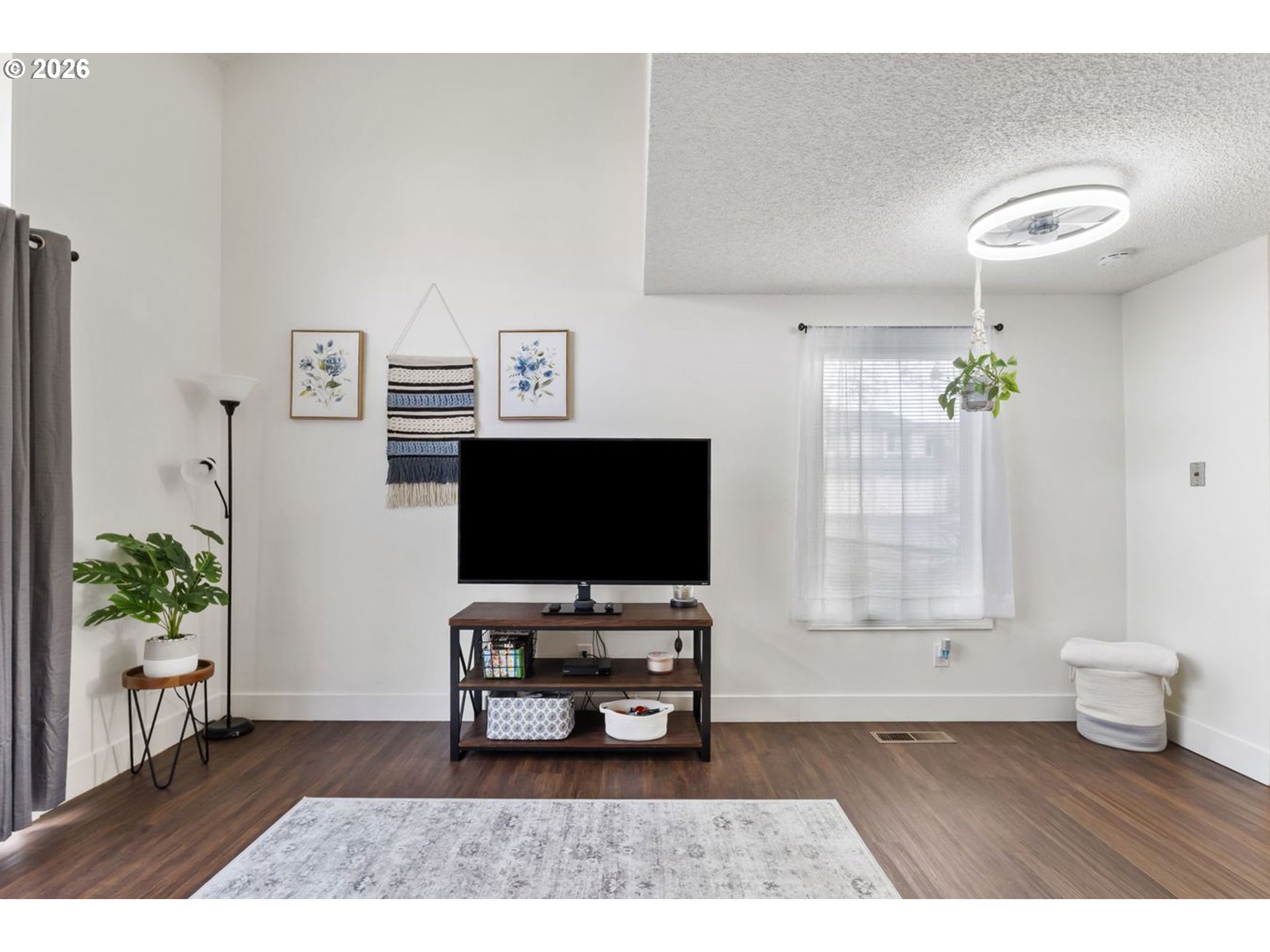 3828 Auburn Road Northeast Salem, OR 97301 - Photo 14 of 34 a living room with furniture and a flat screen tv