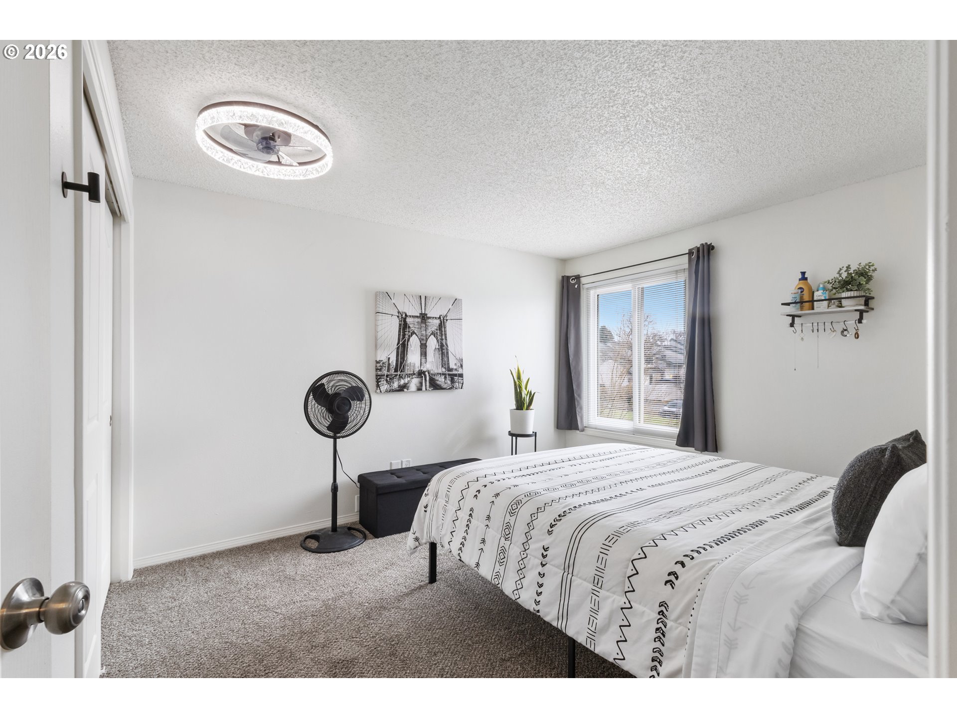 3828 Auburn Road Northeast Salem, OR 97301 - Photo 19 of 34 a bedroom with a bed and a table