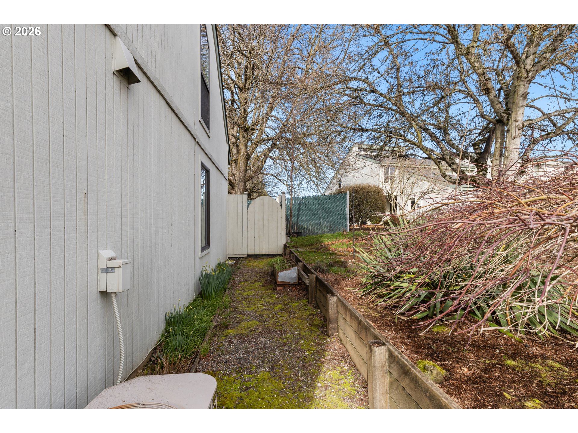 3828 Auburn Road Northeast Salem, OR 97301 - Photo 25 of 34 a backyard of a house with lots of green space