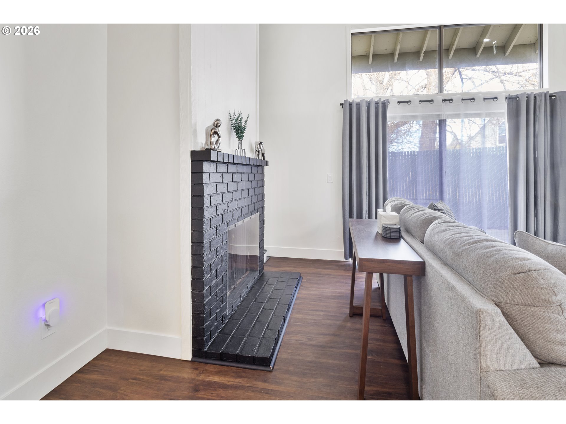 3828 Auburn Road Northeast Salem, OR 97301 - Photo 10 of 34 a living room with furniture and a floor to ceiling window