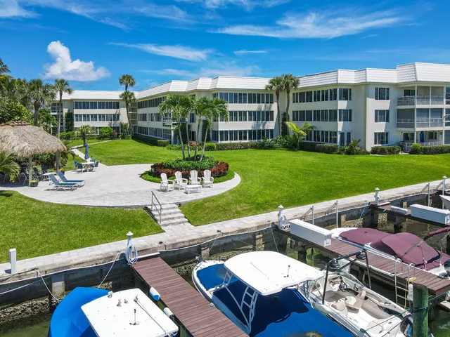 $1,150,000 | 325 South Beach Road, Unit 301, Tequesta, FL 33469