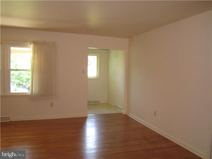 10 Jeffrey Road Reading, PA 19601 - Photo 3 of 23 Foyer