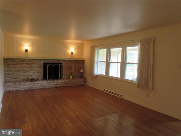 10 Jeffrey Road Reading, PA 19601 - Photo 4 of 23 Living Room