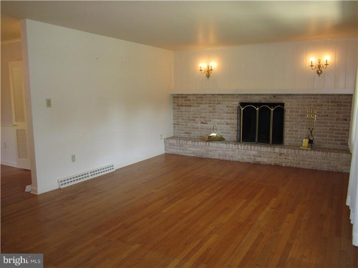 10 Jeffrey Road Reading, PA 19601 - Photo 5 of 23 Living Room