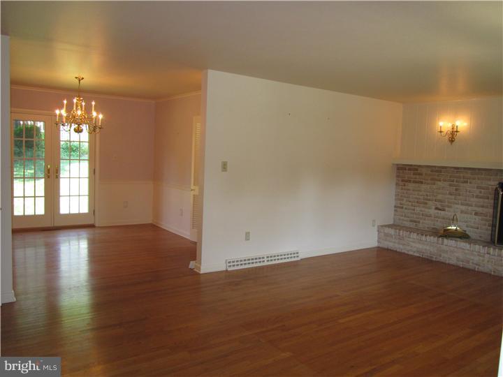 10 Jeffrey Road Reading, PA 19601 - Photo 6 of 23 Living Room