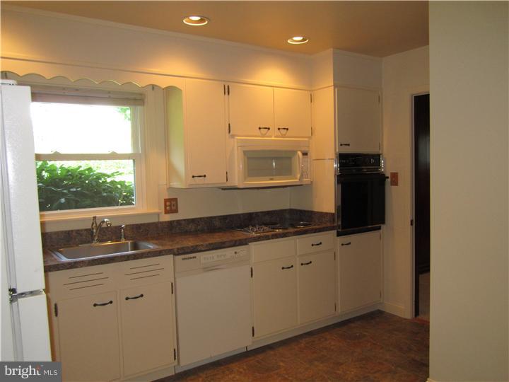 10 Jeffrey Road Reading, PA 19601 - Photo 8 of 23 Kitchen