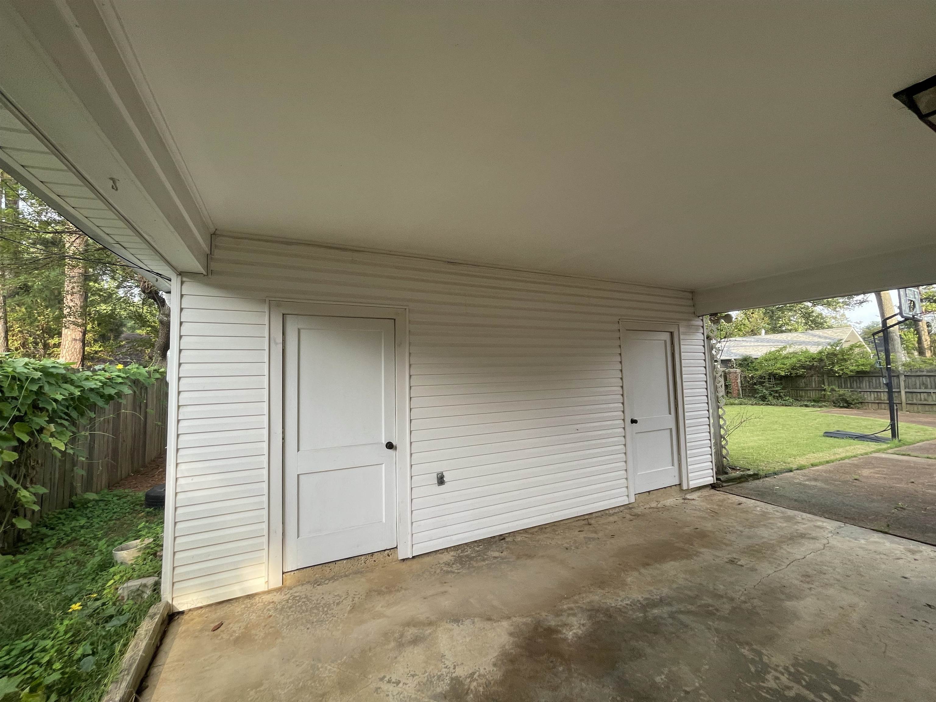 379 McElroy Road Memphis, TN 38120 - Photo 4 of 19 View of patio