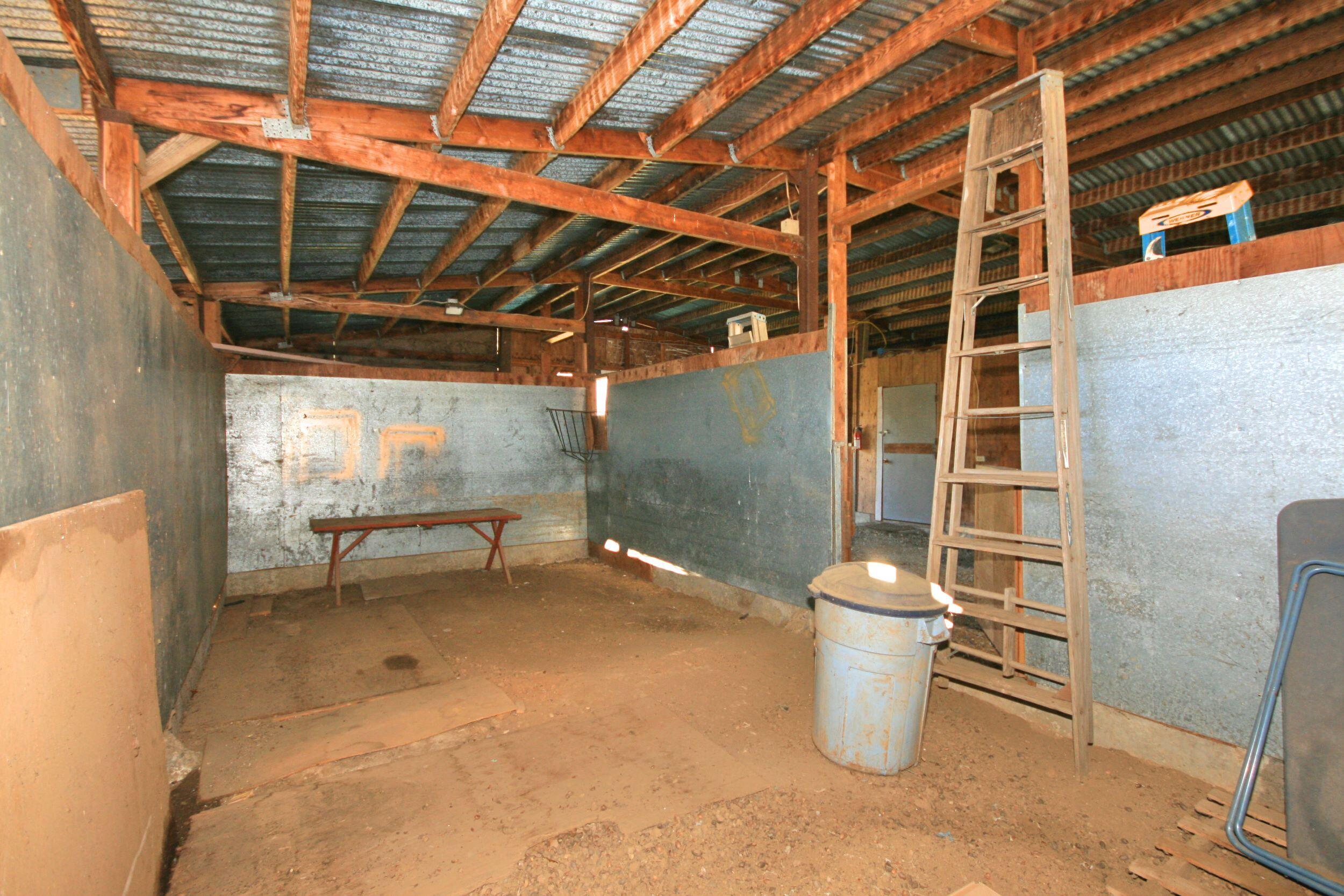 13375 Water Gap Road Williams, OR 97544 - Photo 5 of 54 large stall