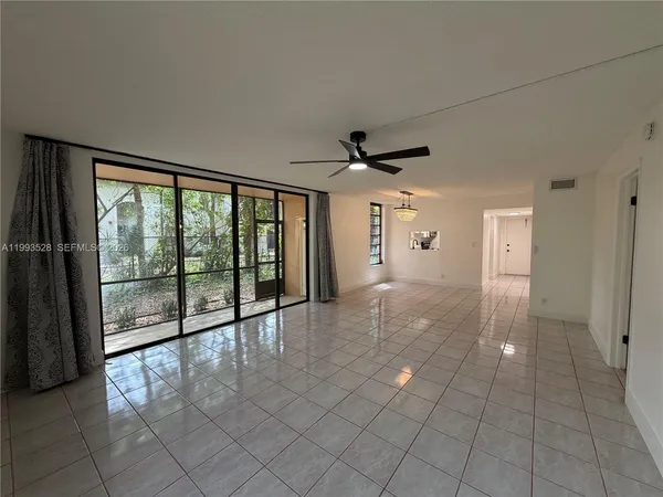 $2,400 | 400 Commodore Drive, Unit 101, Plantation, FL 33325