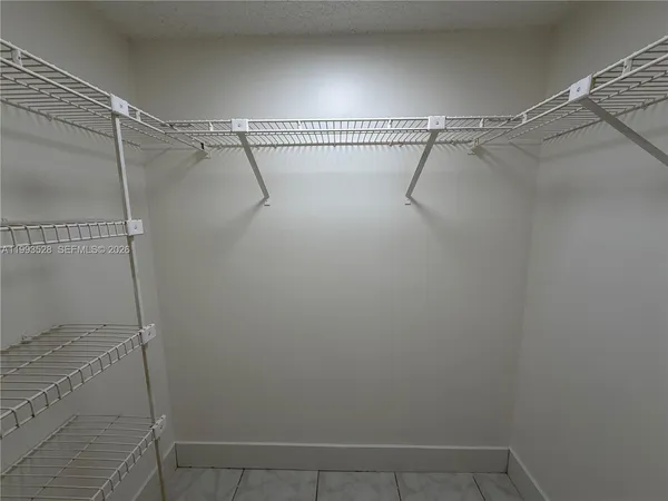 $2,400 | 400 Commodore Drive, Unit 101, Plantation, FL 33325