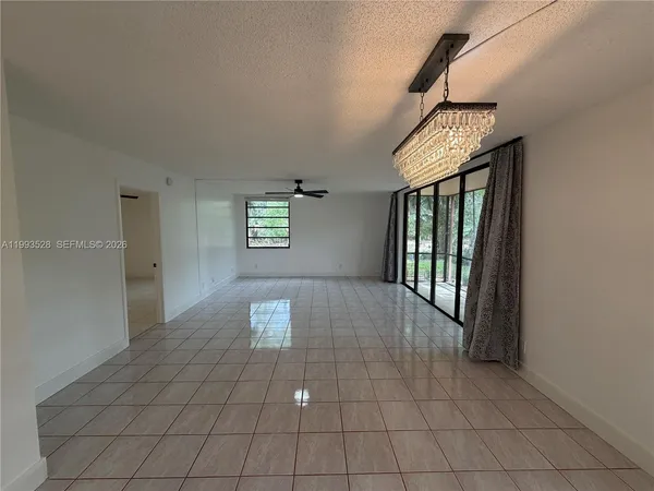 $2,400 | 400 Commodore Drive, Unit 101, Plantation, FL 33325