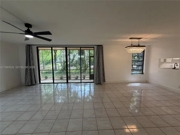 $2,400 | 400 Commodore Drive, Unit 101, Plantation, FL 33325