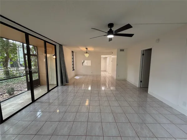 $2,400 | 400 Commodore Drive, Unit 101, Plantation, FL 33325