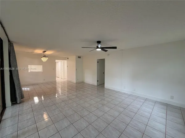 $2,400 | 400 Commodore Drive, Unit 101, Plantation, FL 33325