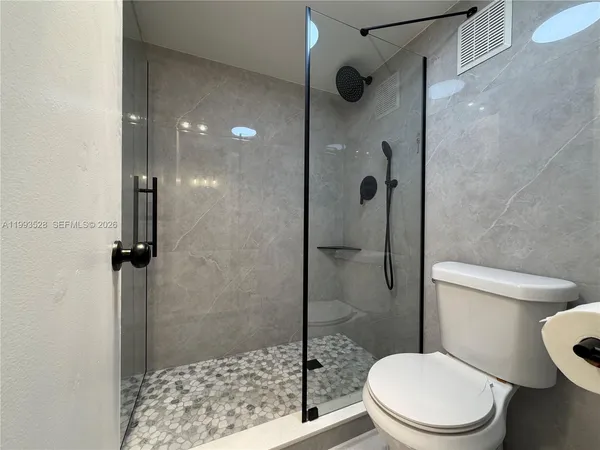 $2,400 | 400 Commodore Drive, Unit 101, Plantation, FL 33325