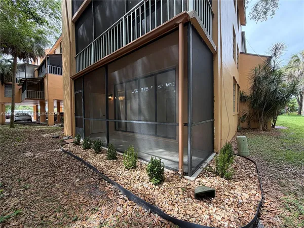 $2,400 | 400 Commodore Drive, Unit 101, Plantation, FL 33325