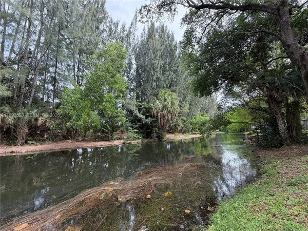 $2,400 | 400 Commodore Drive, Unit 101, Plantation, FL 33325