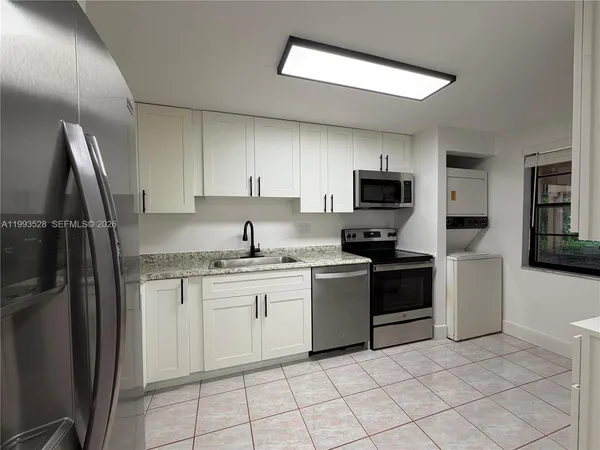 $2,400 | 400 Commodore Drive, Unit 101, Plantation, FL 33325