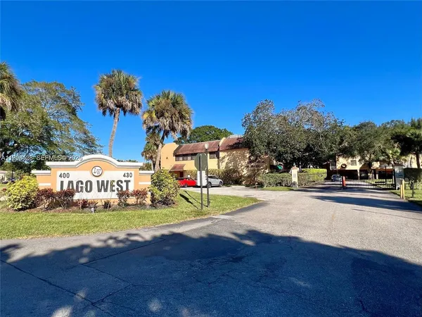 $2,400 | 400 Commodore Drive, Unit 101, Plantation, FL 33325