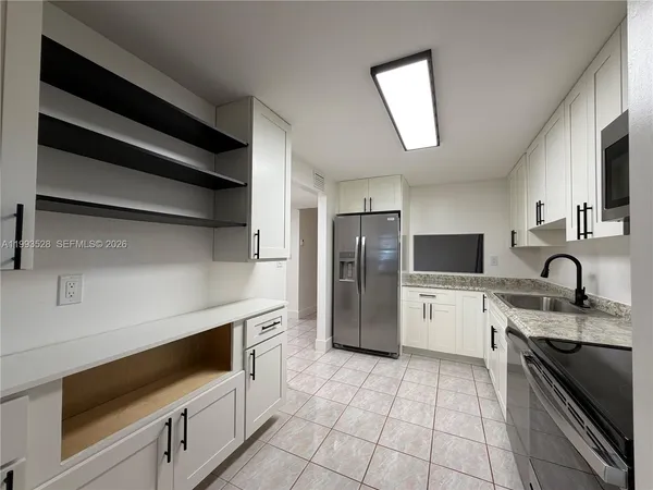 $2,400 | 400 Commodore Drive, Unit 101, Plantation, FL 33325