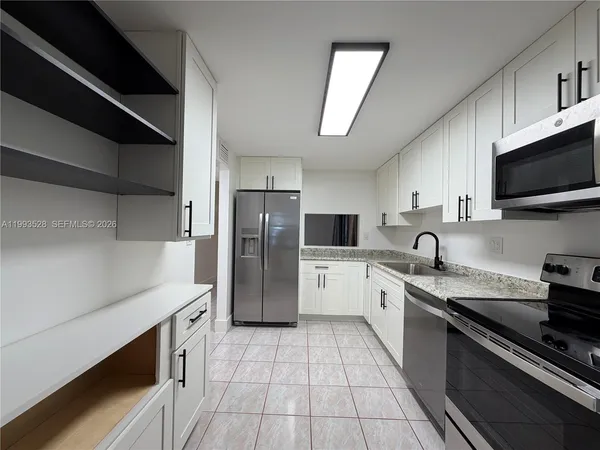 $2,400 | 400 Commodore Drive, Unit 101, Plantation, FL 33325