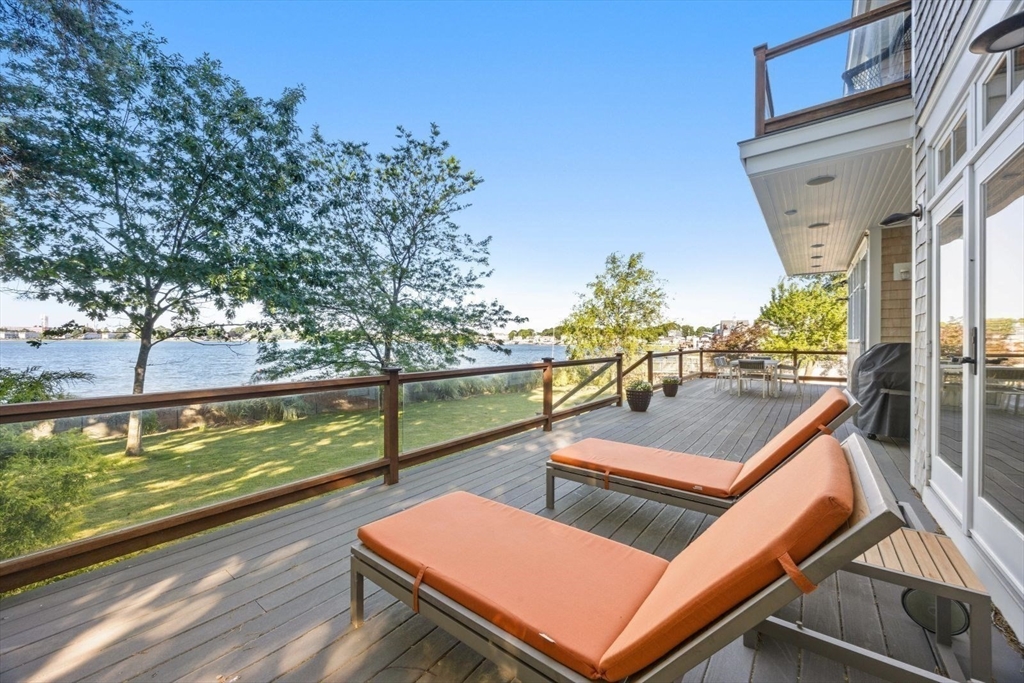 358 Rock Island Road Quincy, MA 02169 - Photo 9 of 40