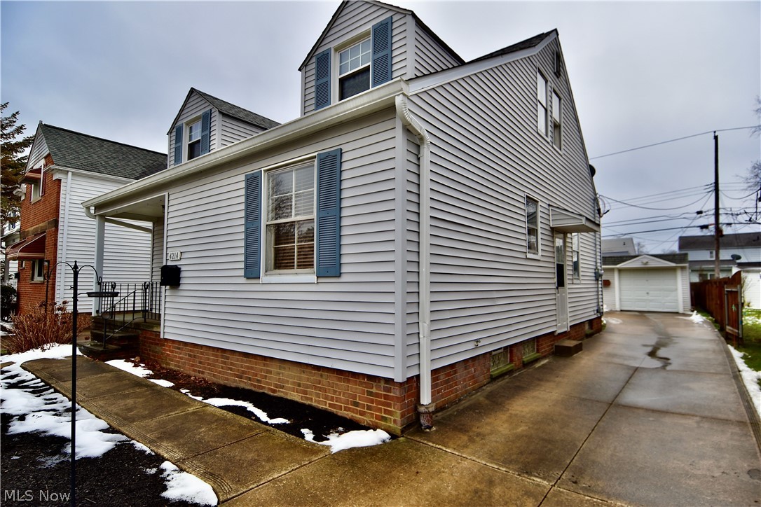 4214 Hinsdale Road South Euclid, OH 44121 - Photo 3 of 28