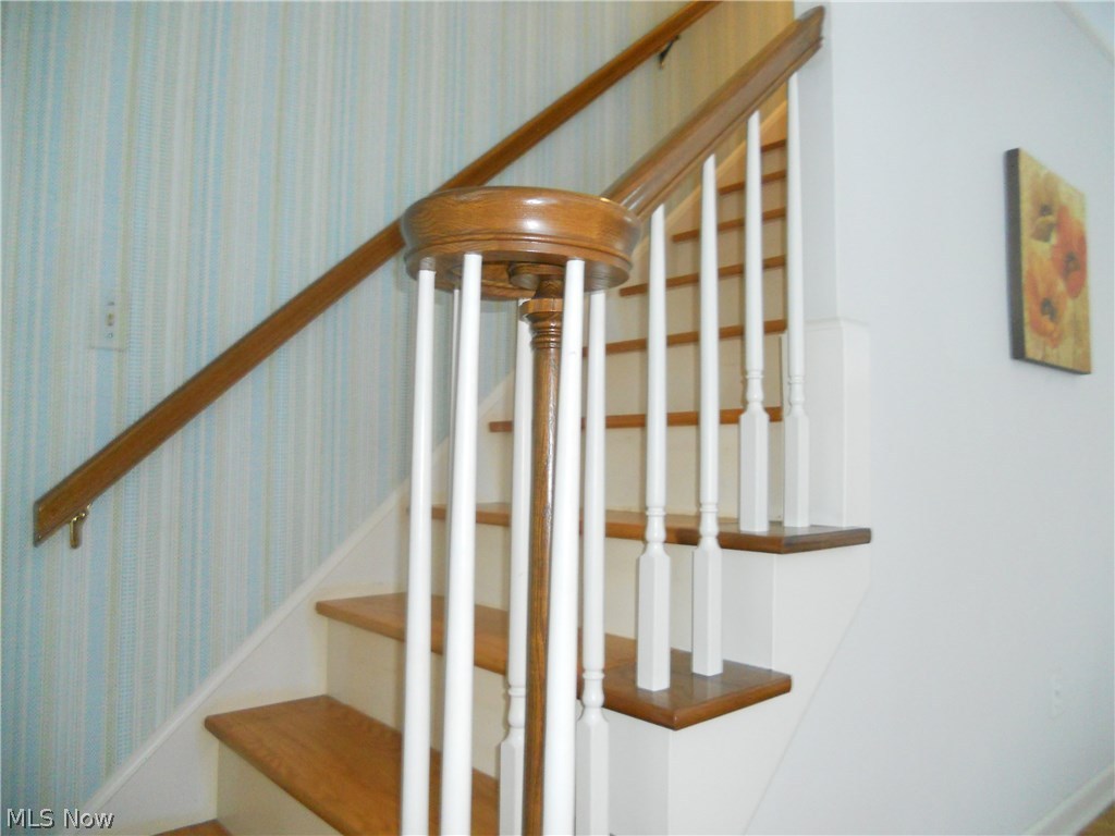 1240 Brainard Road Lyndhurst, OH 44124 - Photo 3 of 12 Attention to detail in this lovely staircase which leads to all upstairs bedrooms and full bath.