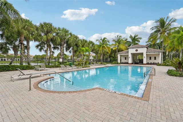 a view of a pathway with a pathway