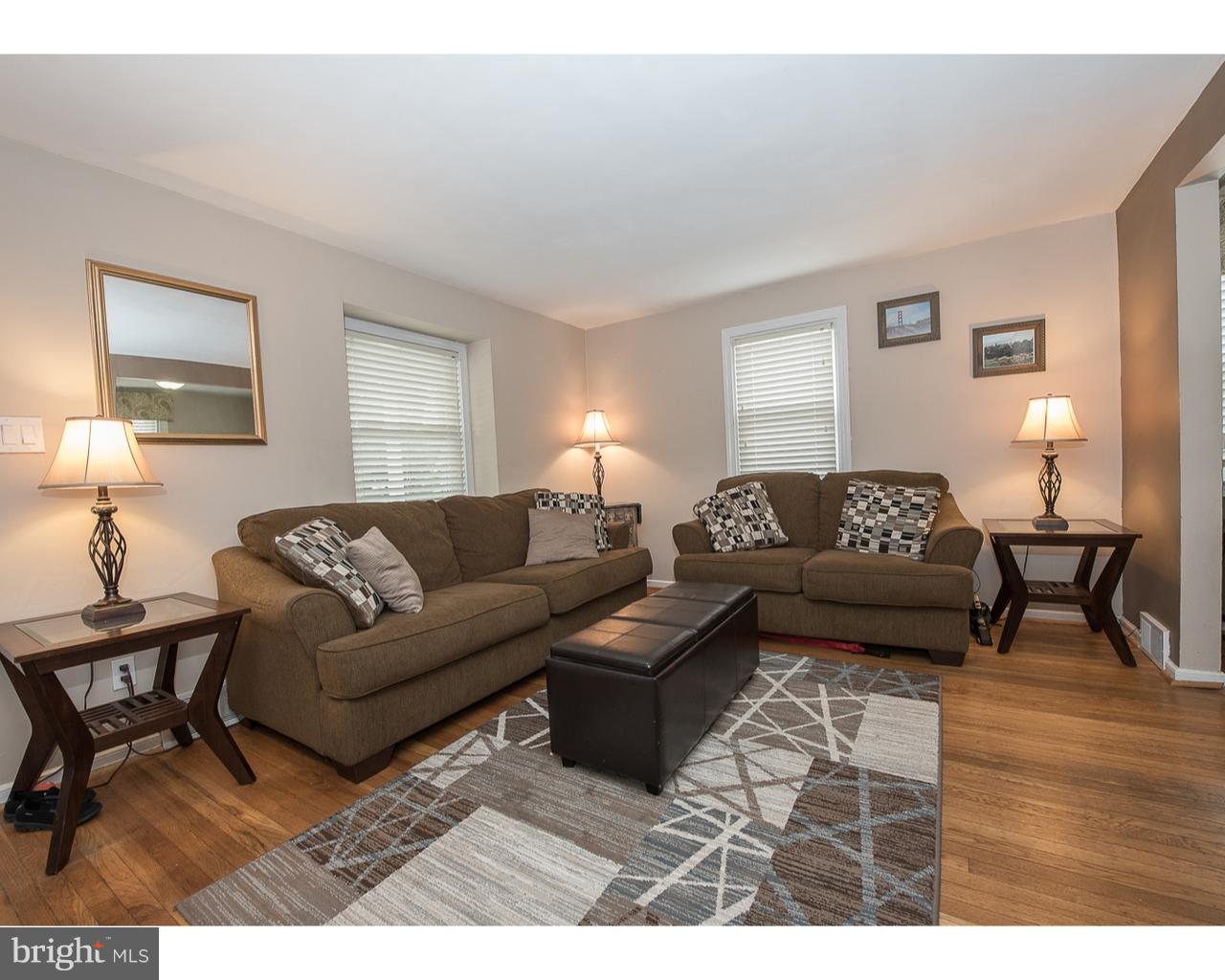 440 Holmes Road Morton, PA 19070 - Photo 5 of 25 Living Room