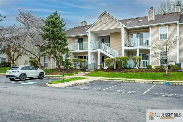 $2,500 | 69 Amberly Court, Unit 165, Franklin Park, NJ 08823