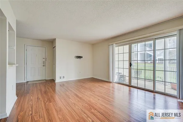 $2,500 | 69 Amberly Court, Unit 165, Franklin Park, NJ 08823