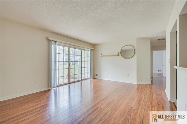 $2,500 | 69 Amberly Court, Unit 165, Franklin Park, NJ 08823