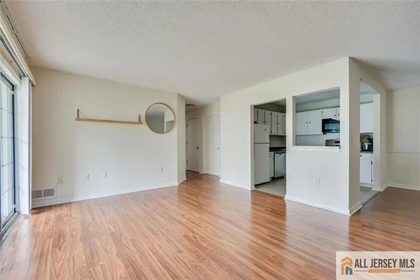 $2,500 | 69 Amberly Court, Unit 165, Franklin Park, NJ 08823