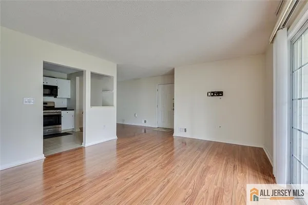 $2,500 | 69 Amberly Court, Unit 165, Franklin Park, NJ 08823