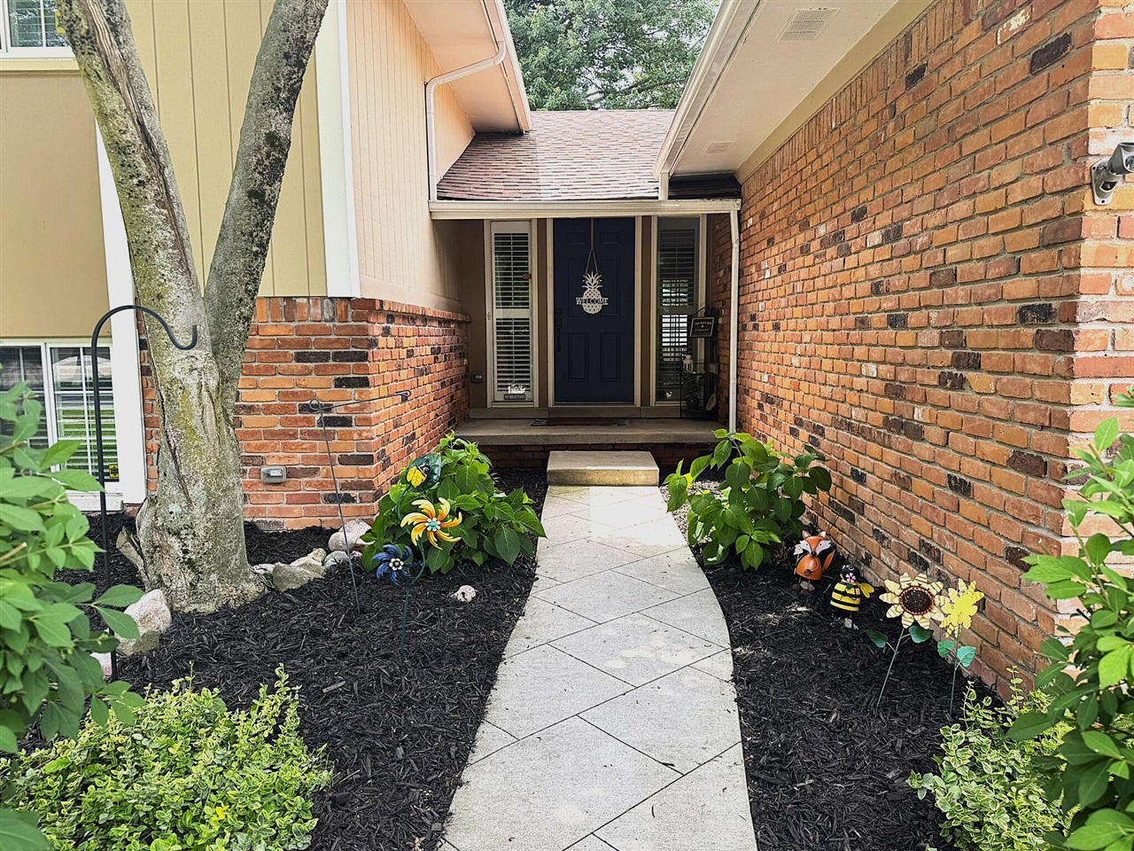 39889 Coronation Road Canton, MI 48188 - Photo 3 of 51