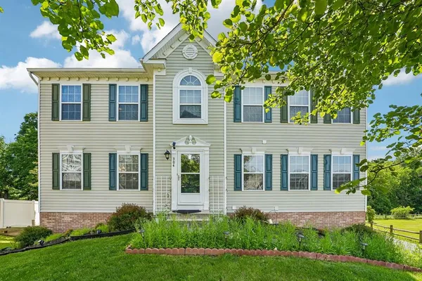 $500,000 | 304 Maplewood Lane, Imperial, PA 15126