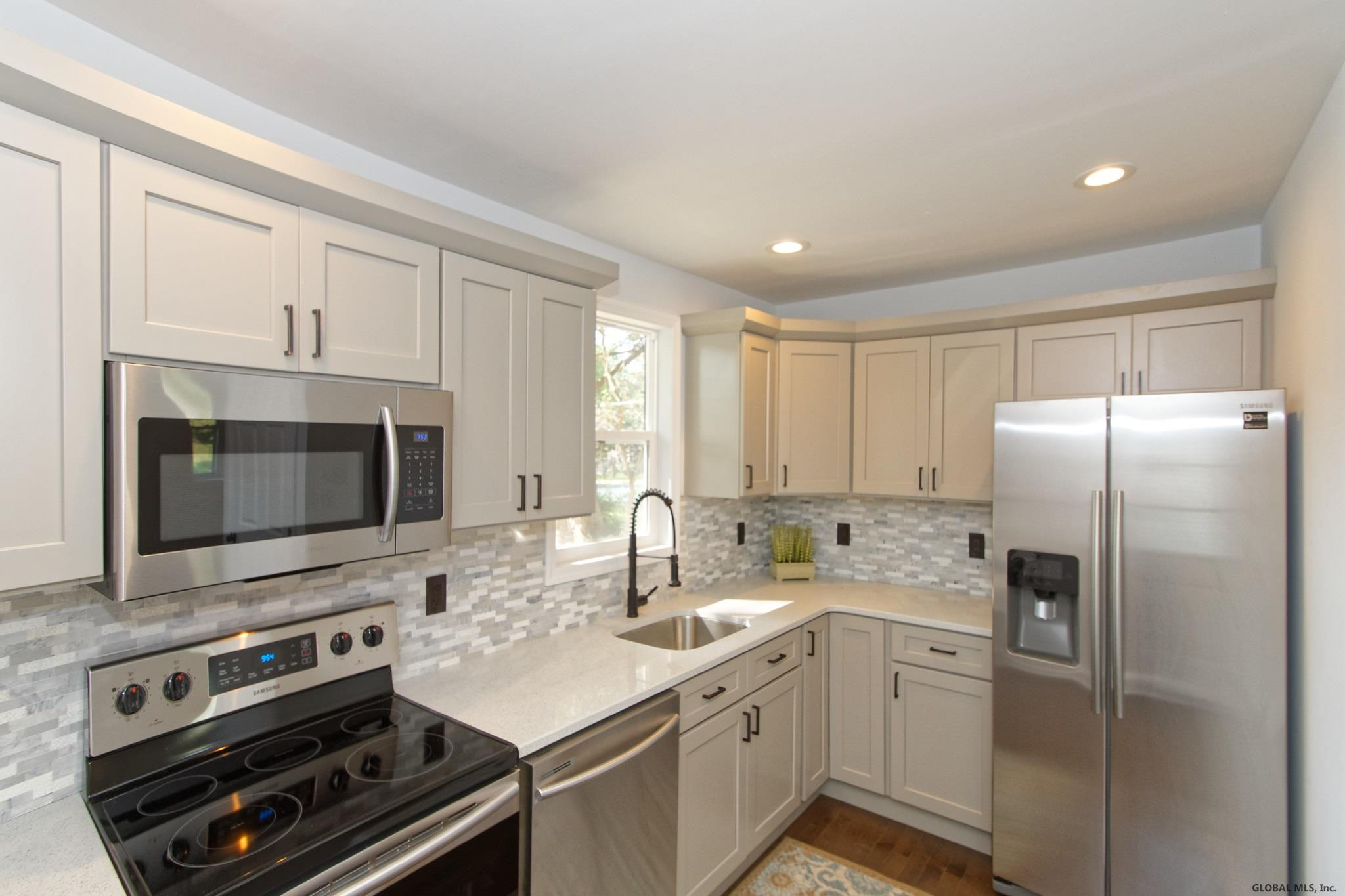 38 Tanglewood Road Colonie, NY 12205 - Photo 2 of 28 Photo 2
