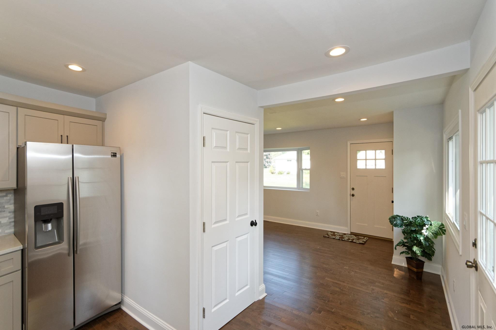38 Tanglewood Road Colonie, NY 12205 - Photo 3 of 28 Photo 3