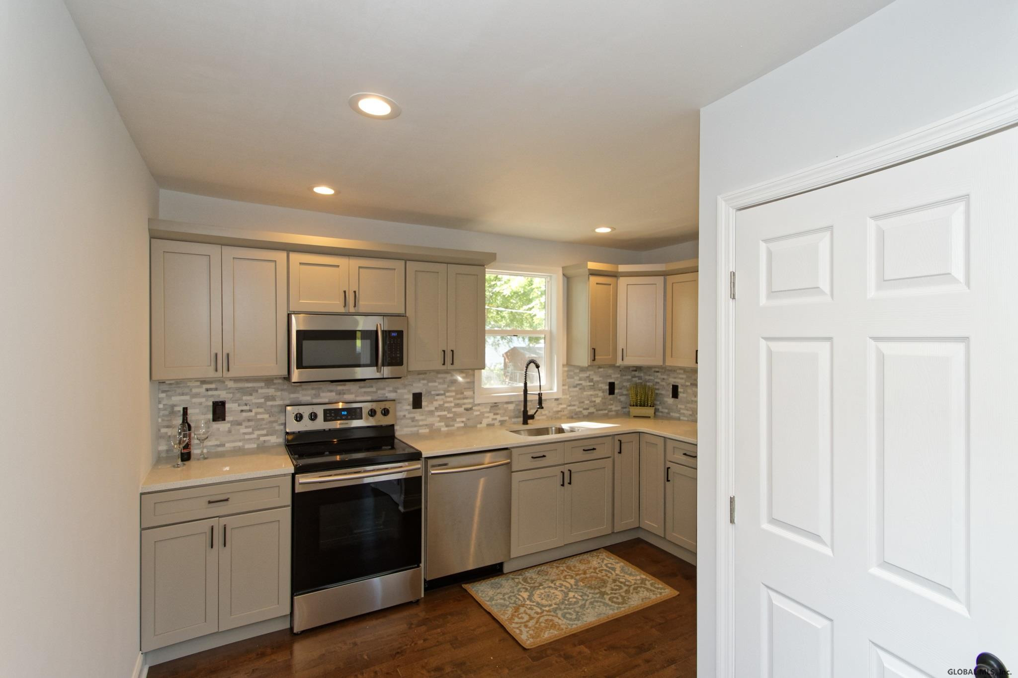 38 Tanglewood Road Colonie, NY 12205 - Photo 4 of 28 Photo 4