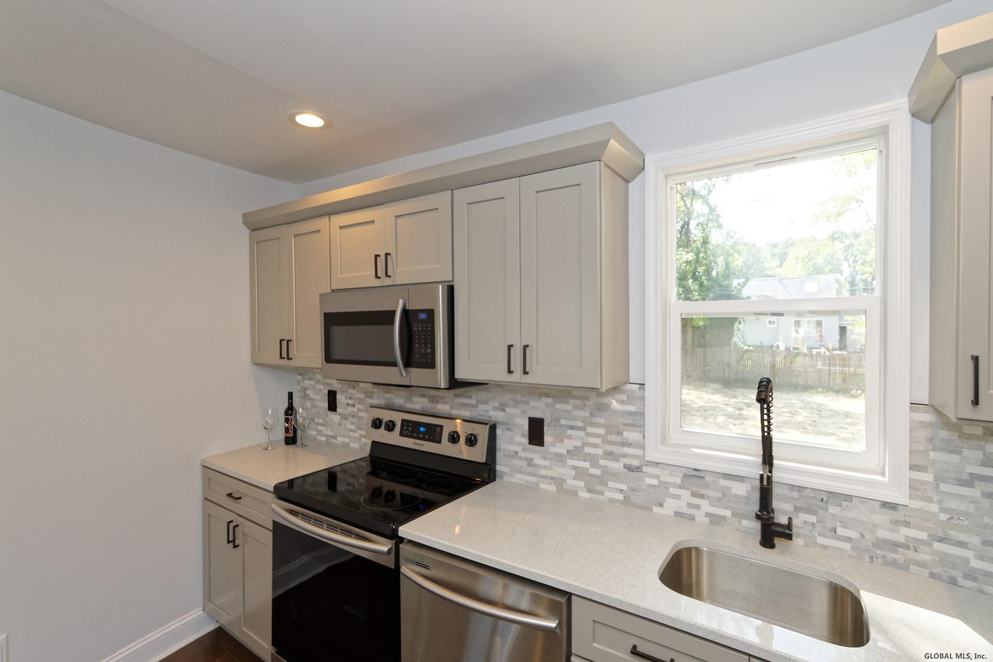 38 Tanglewood Road Colonie, NY 12205 - Photo 5 of 28 Photo 5
