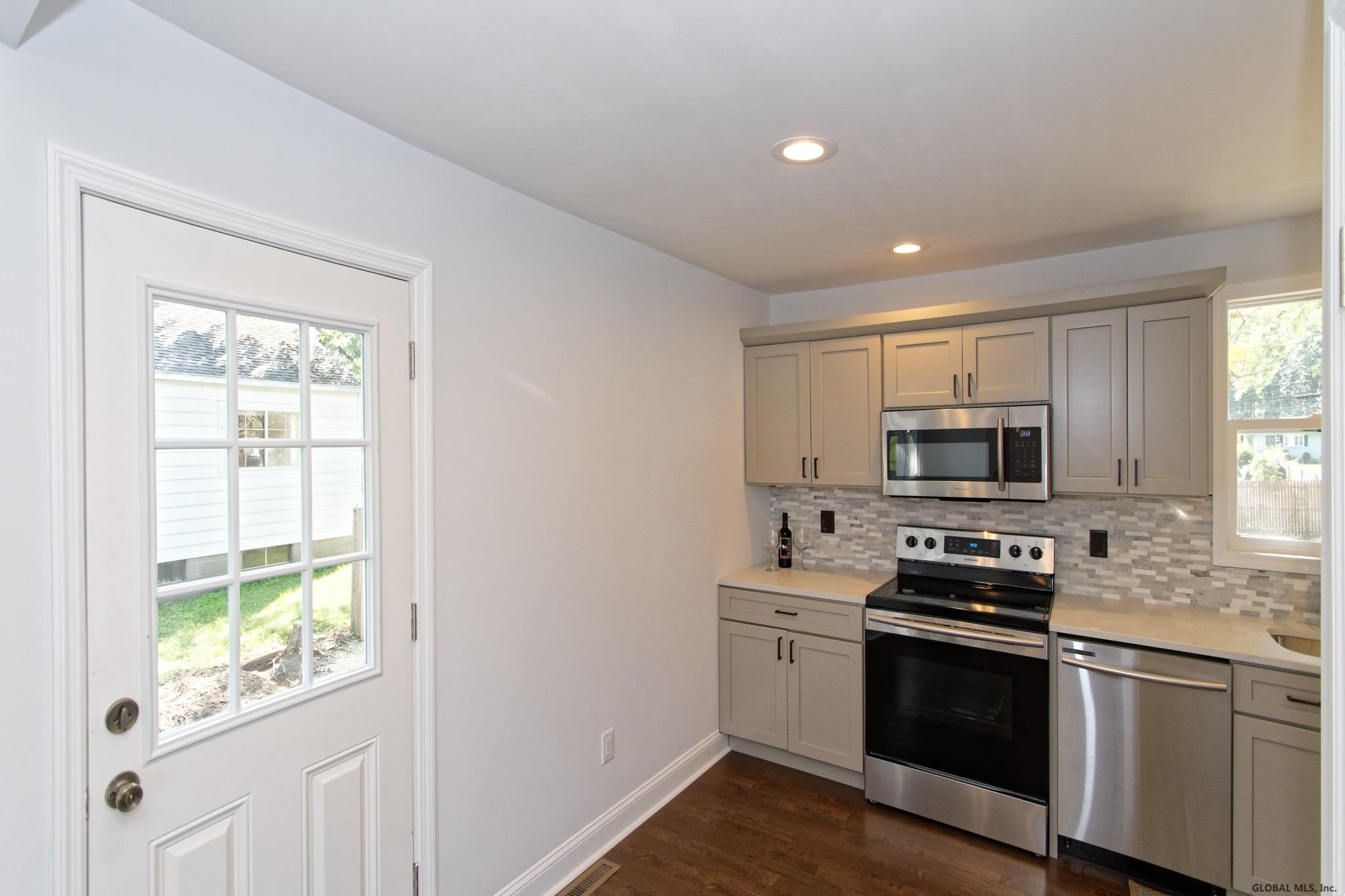 38 Tanglewood Road Colonie, NY 12205 - Photo 6 of 28 Photo 6