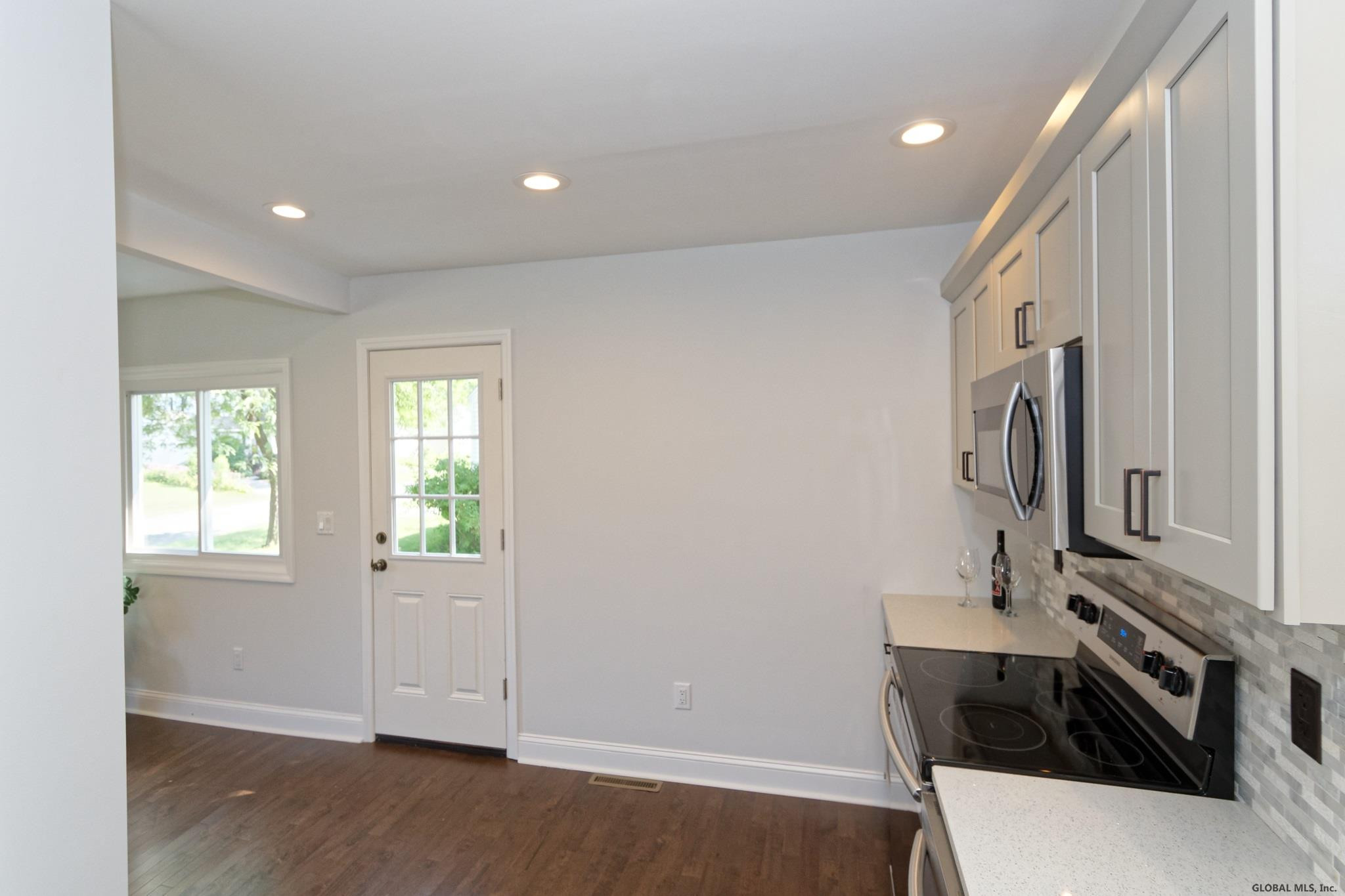 38 Tanglewood Road Colonie, NY 12205 - Photo 7 of 28 Photo 7