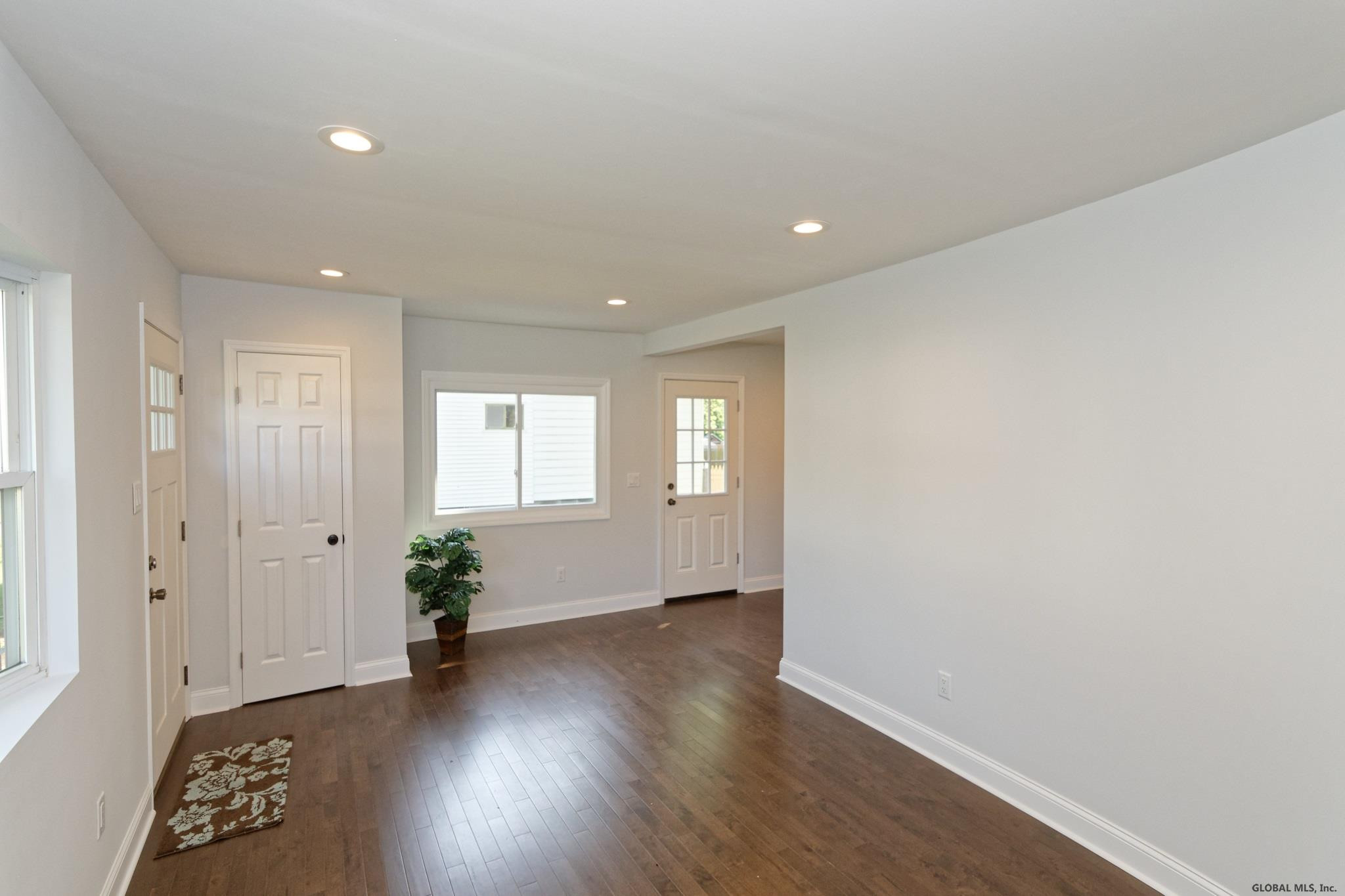 38 Tanglewood Road Colonie, NY 12205 - Photo 9 of 28 Photo 9