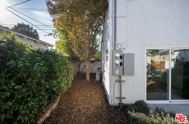 $3,250 | 6461 Whitman Avenue, Lake Balboa, CA 91406