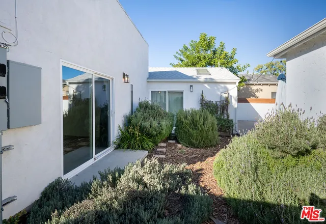 $3,250 | 6461 Whitman Avenue, Lake Balboa, CA 91406