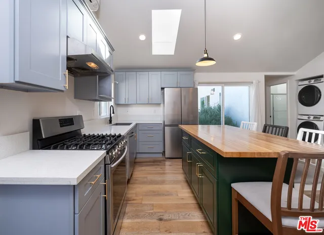 $3,250 | 6461 Whitman Avenue, Lake Balboa, CA 91406